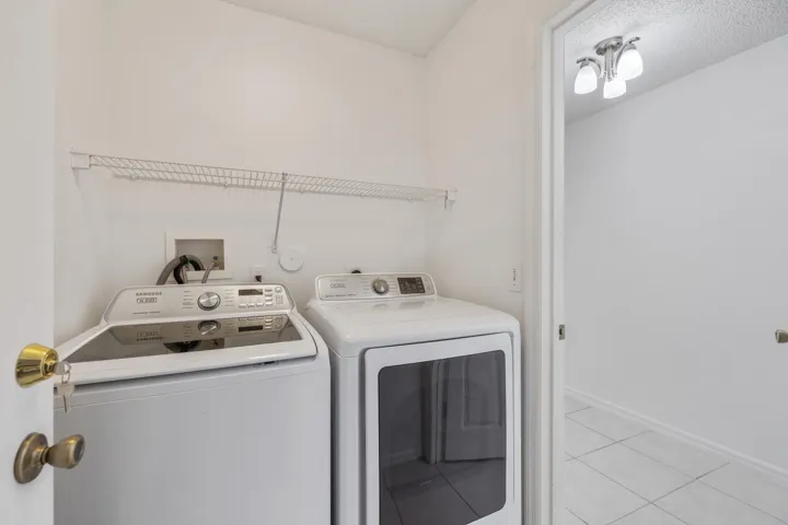 3800 Woodfield Dr-6