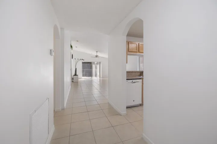 3800 Woodfield Dr-7