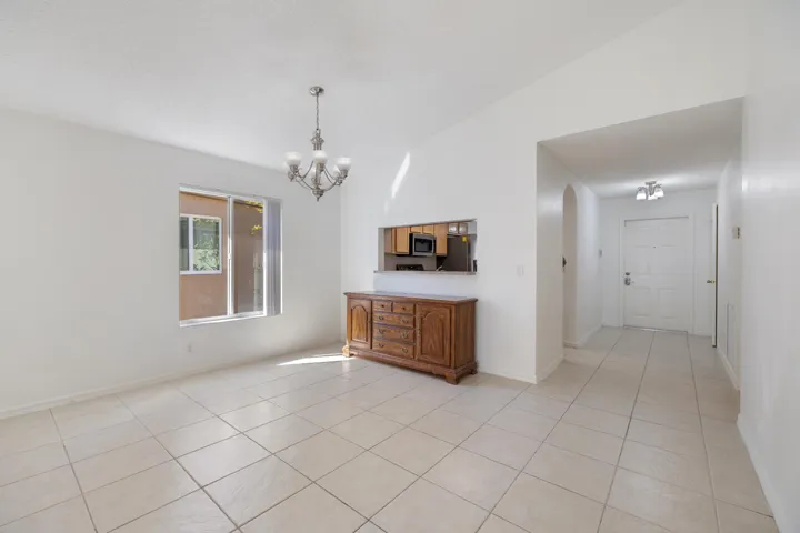 3800 Woodfield Dr-16