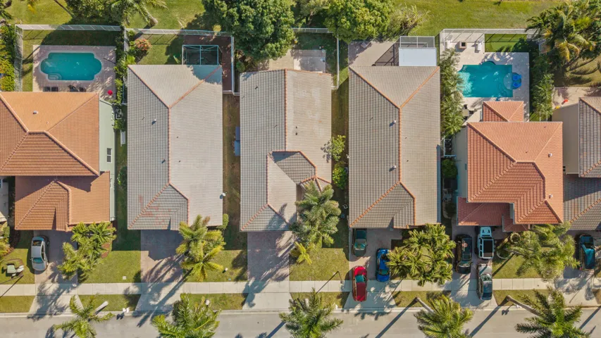 3800 Woodfield Dr-43