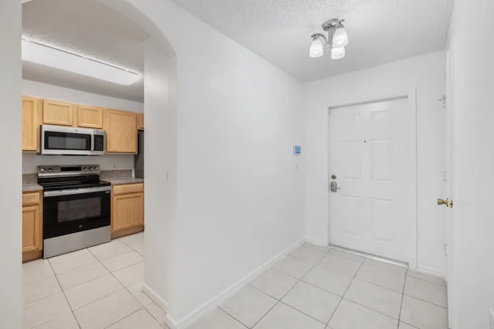 3800 Woodfield Dr-34
