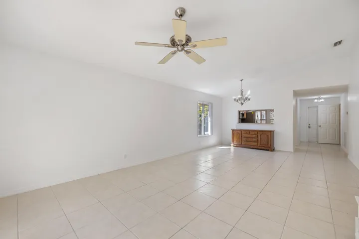 3800 Woodfield Dr-19