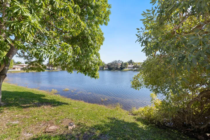 3800 Woodfield Dr-39