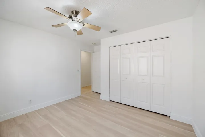 3800 Woodfield Dr-33