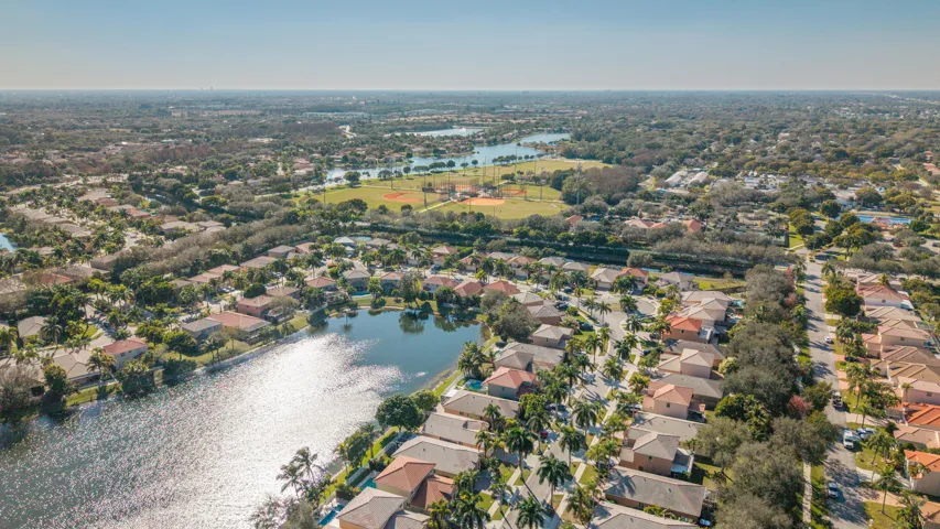 3800 Woodfield Dr-48