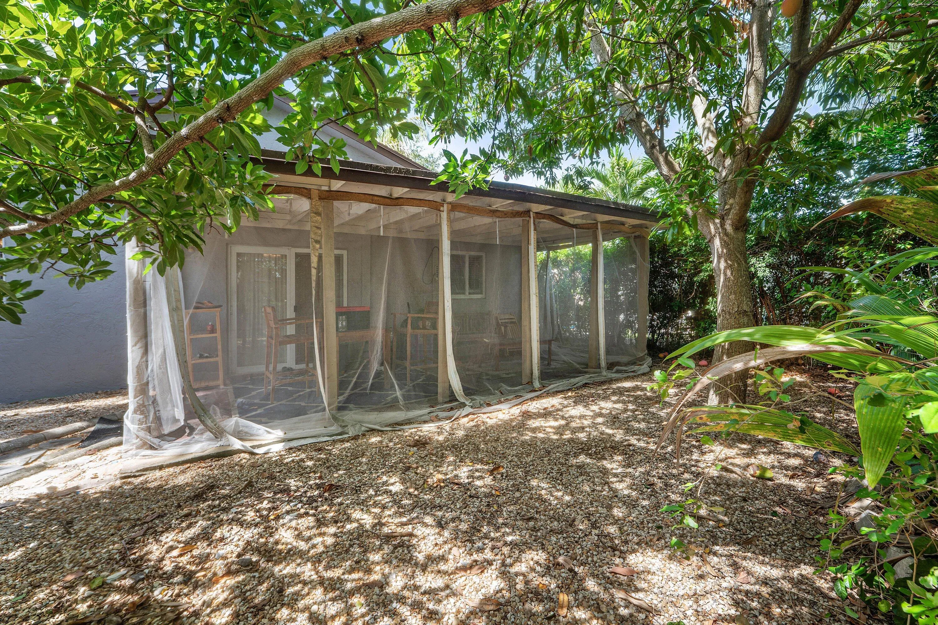 022-417UplandRoad-WestPalmBeach-FL-33401
