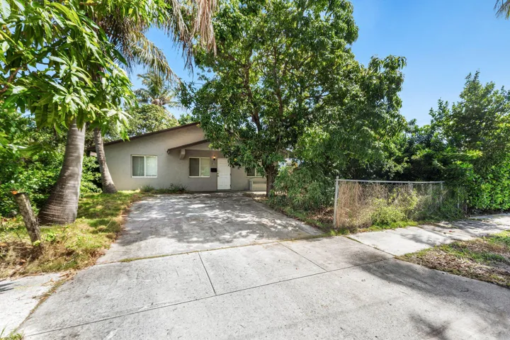 001-417UplandRoad-WestPalmBeach-FL-33401