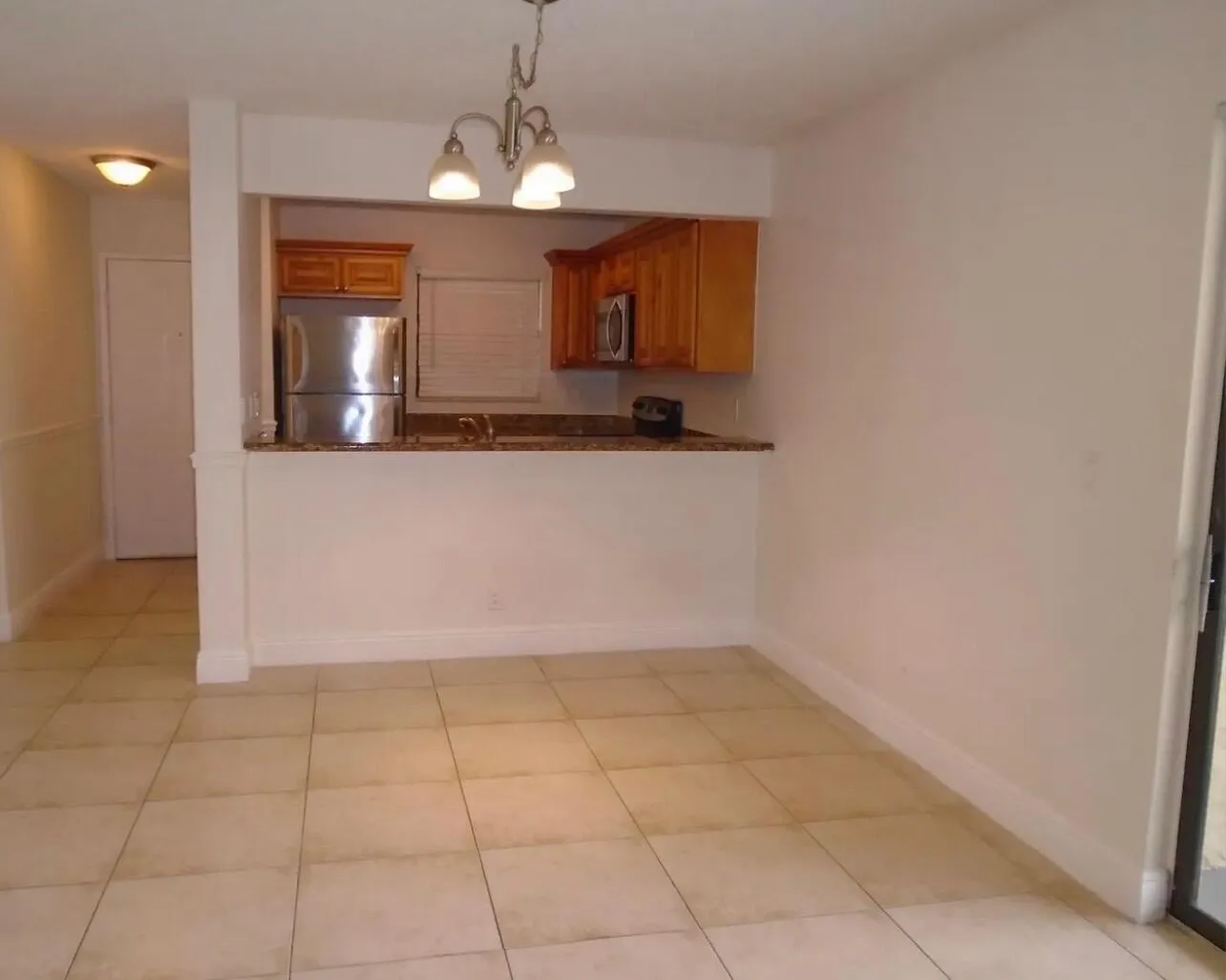 2 main rm to kitchen