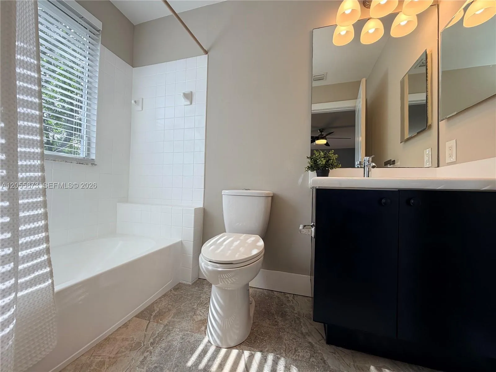 Suite bathroom