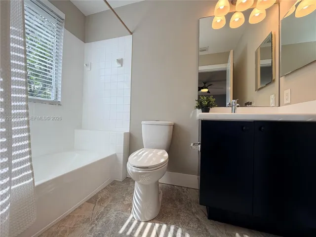 Suite bathroom