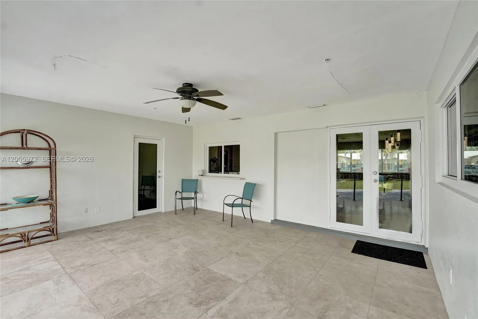 Screened-in, tiled patio great for dining and entertaining rain or shine