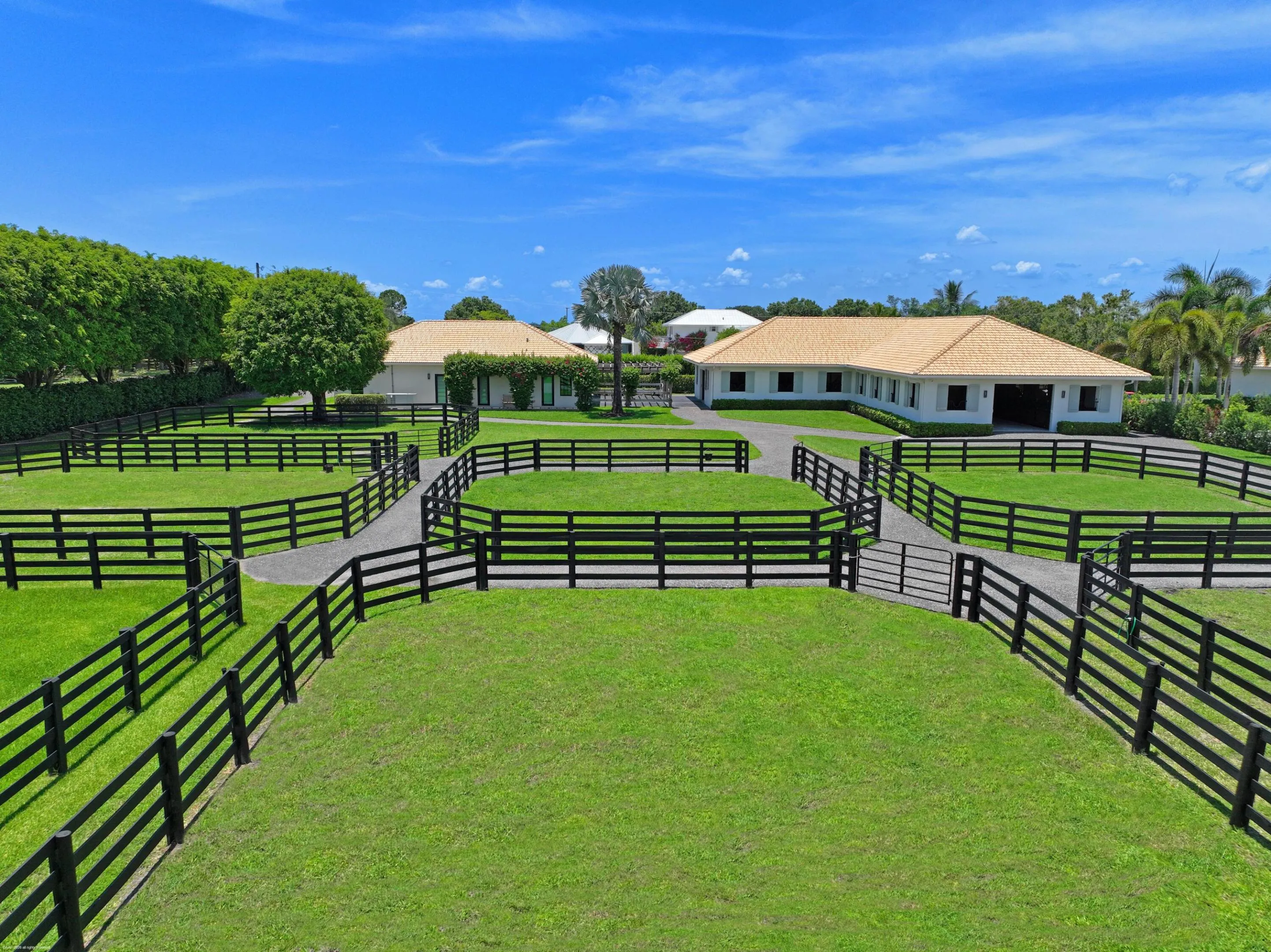 Paddoks and stables