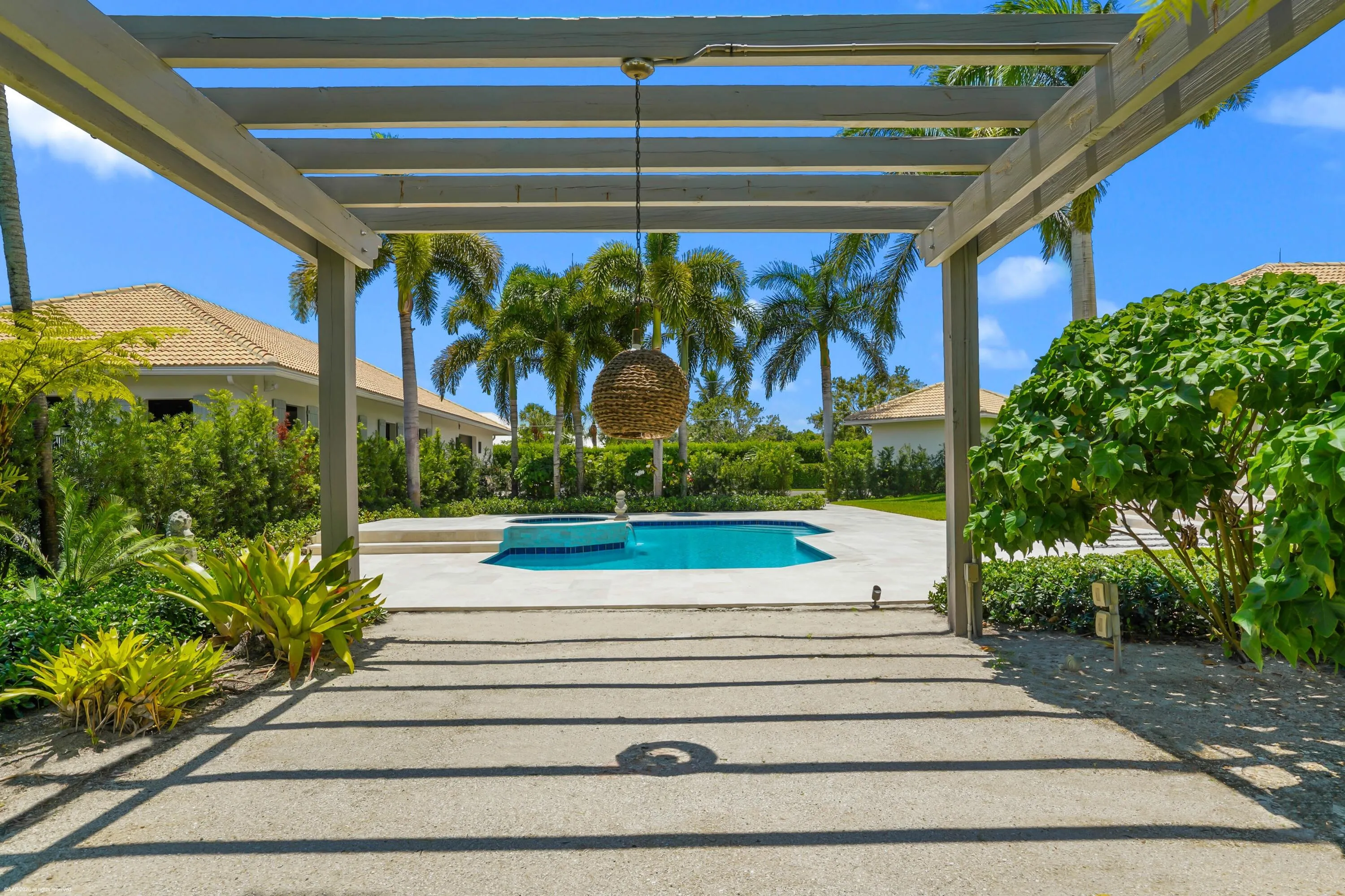 Poolside pergola dinning area,