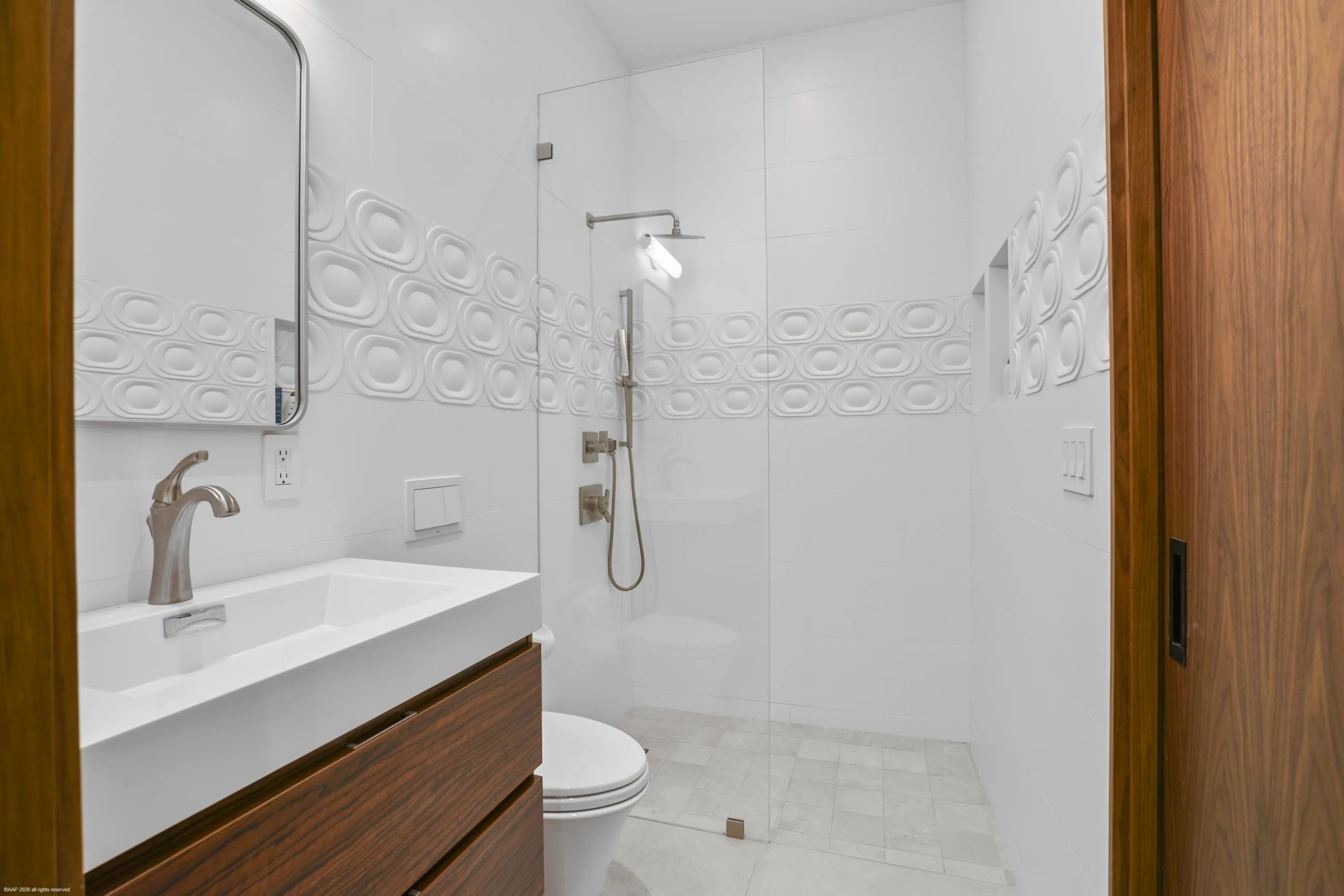 In-suite bathroom to bedroom #2
