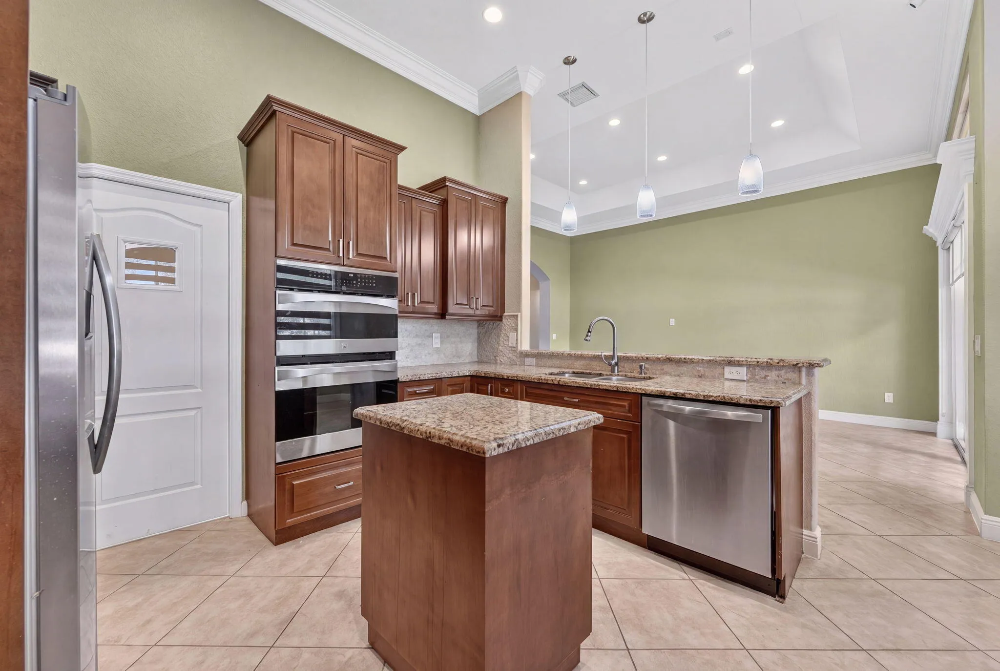 14-web-or-mls-Vacant_DSC07806_hf4k