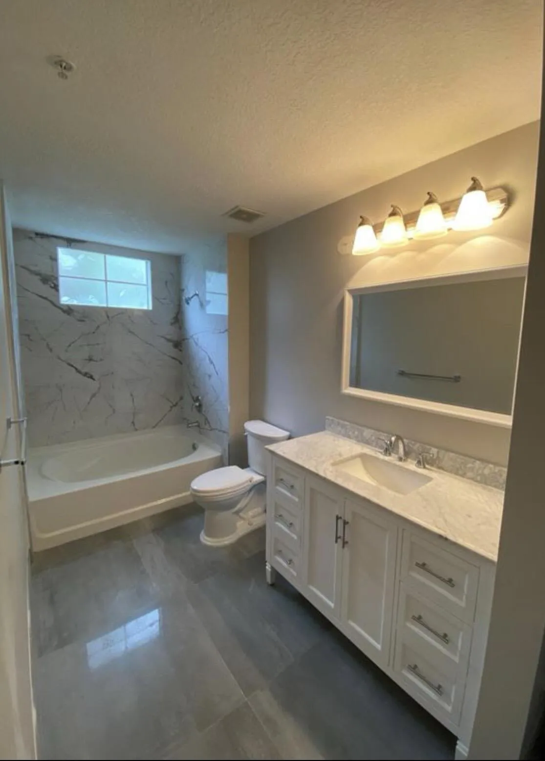 Renovated Master Bath / Large Garden Tub