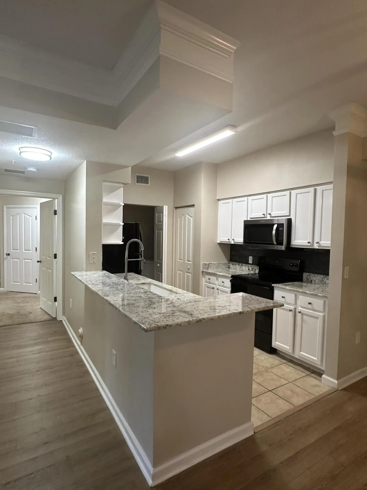 Chefs Kitchen/ Granite Counters/ Refinished Cabinetry
