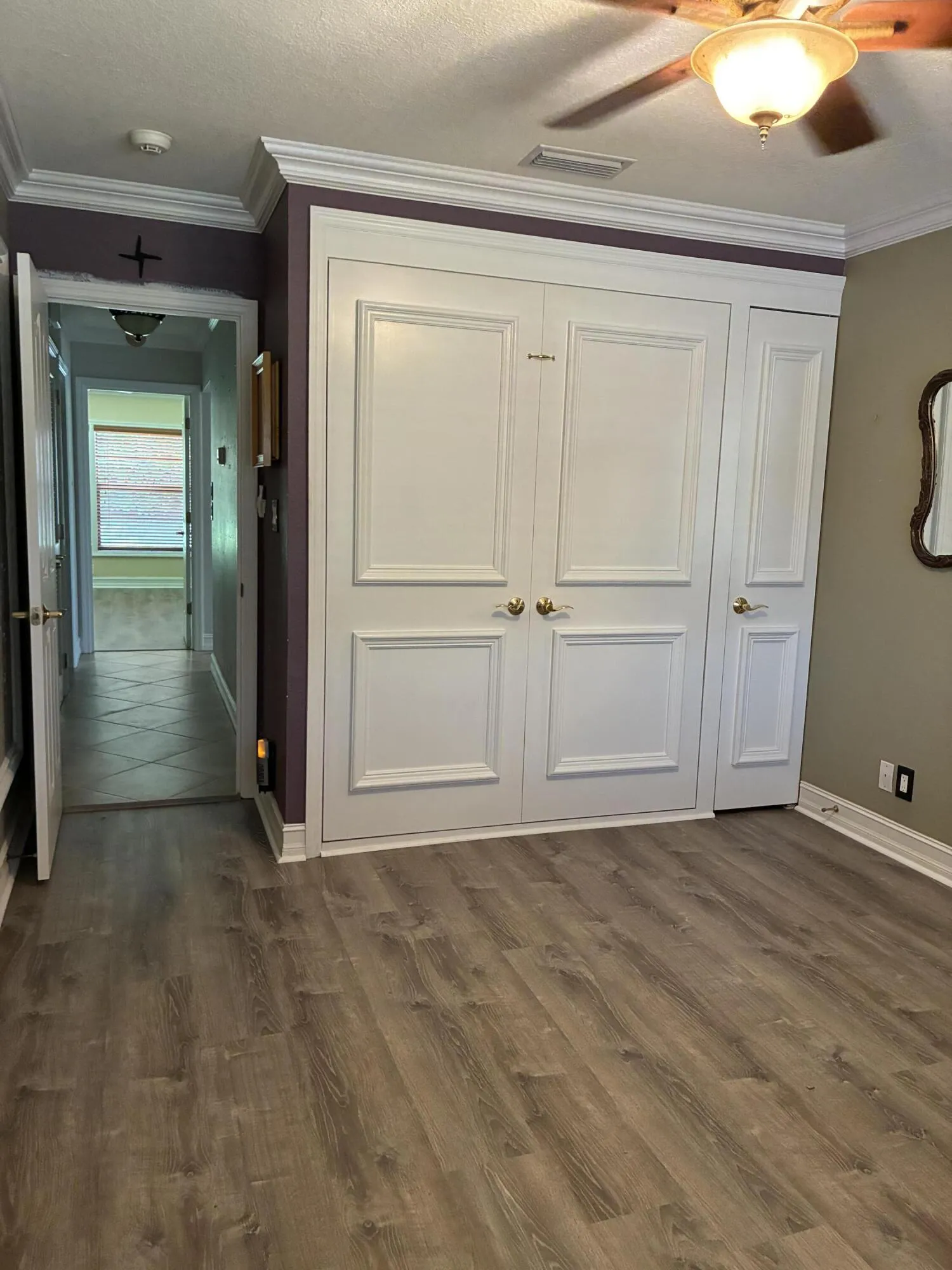2nd Bedroom murphy bed and closet