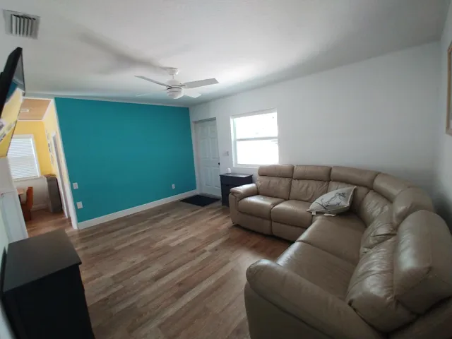 Canal living room 2