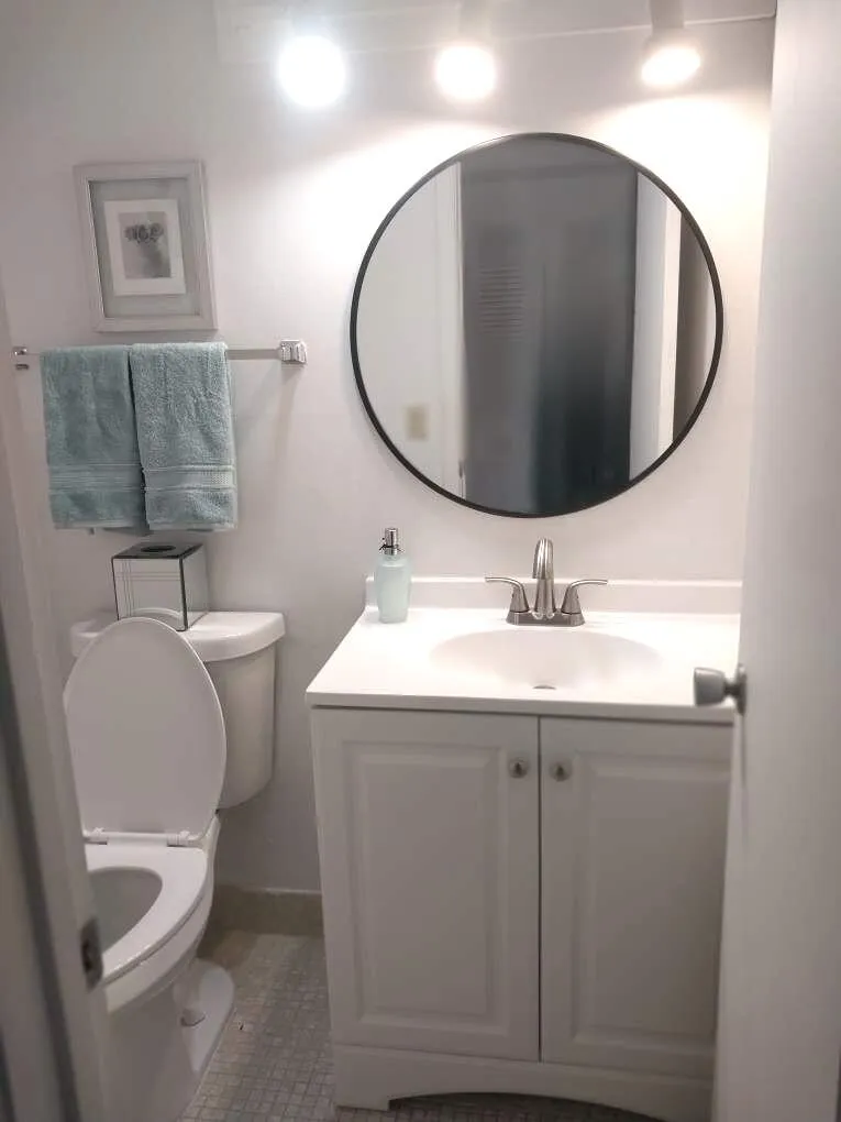 additional updated 1/2 bath