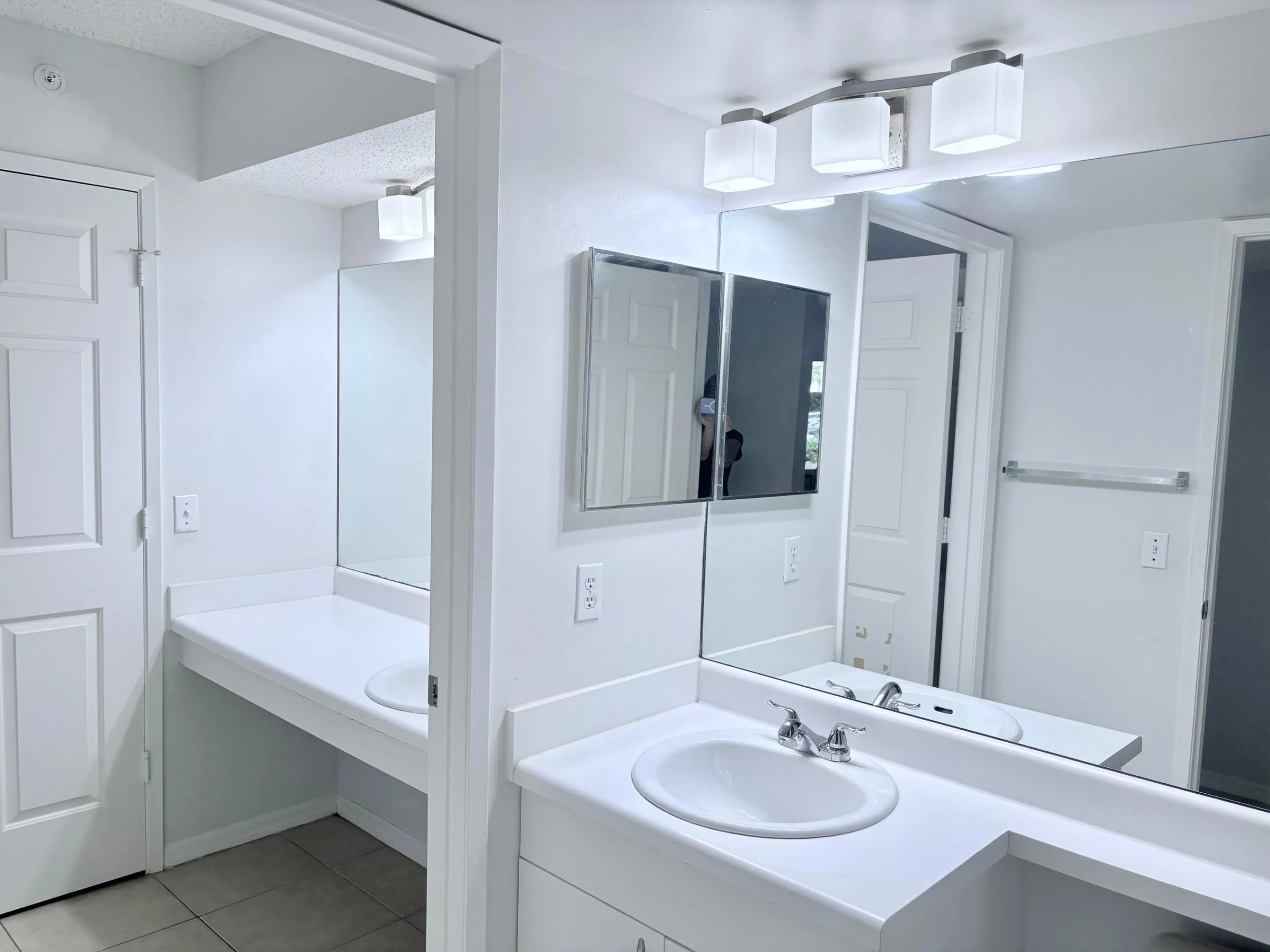 Double sink area in the bathroom area.
