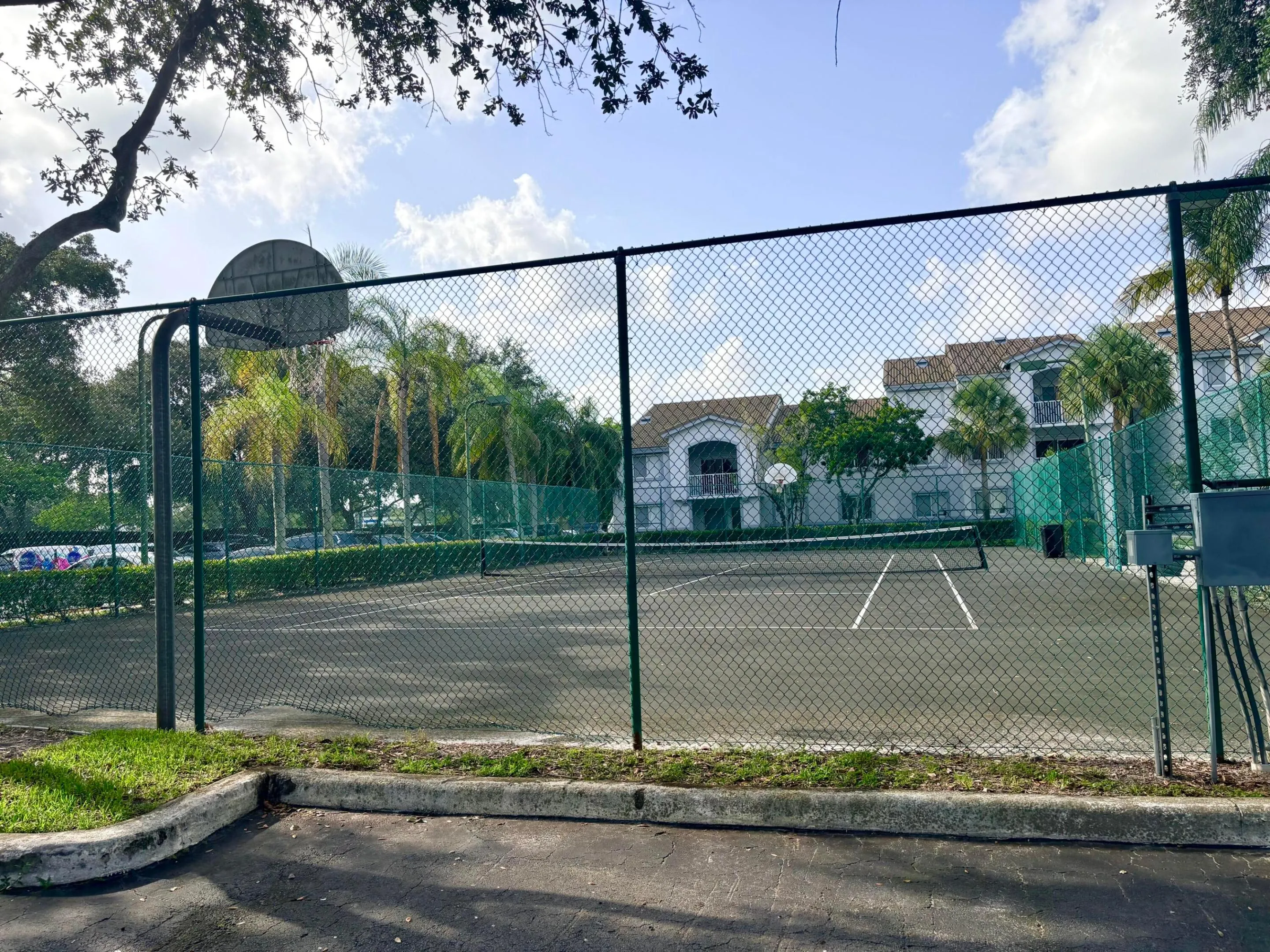 Tennis/Basketball court