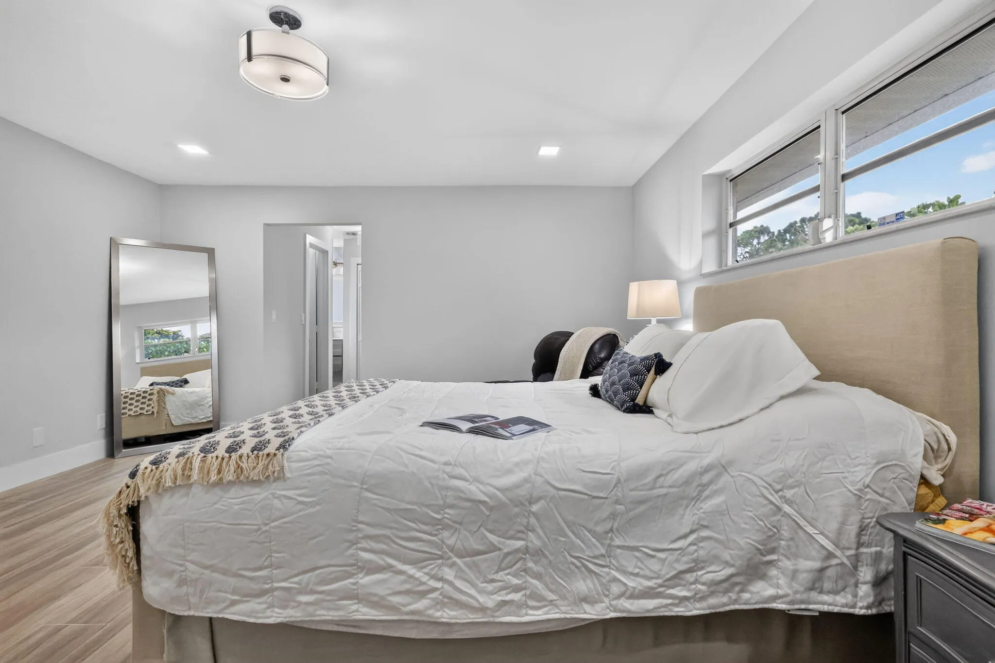 MASTER BEDROOM WITH EN-SUITE BATH