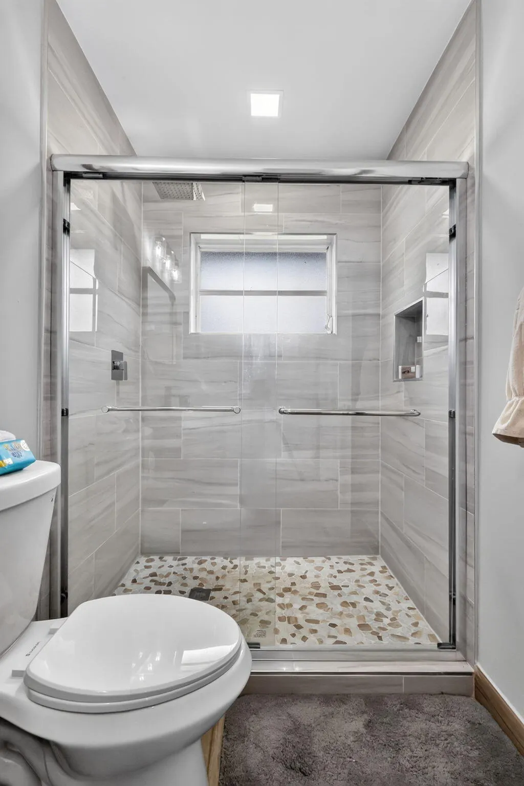 MODERN GUEST BATH