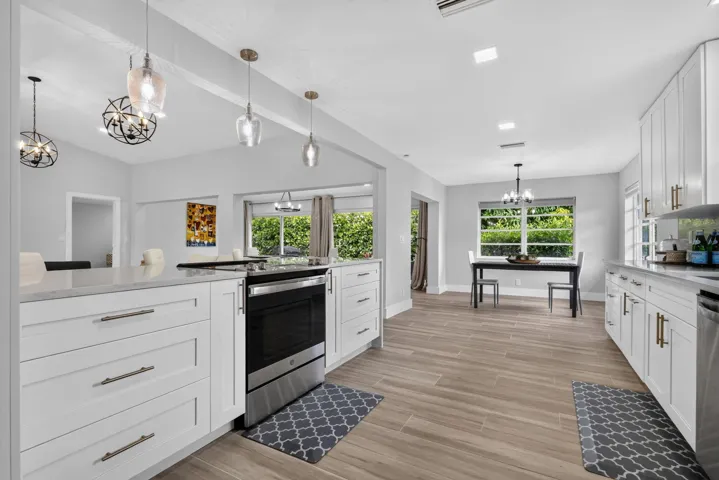 NATURAL LIGHT THROUGHOUT