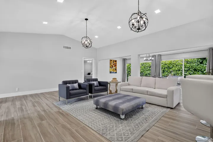 GRAND LIVING SPACE