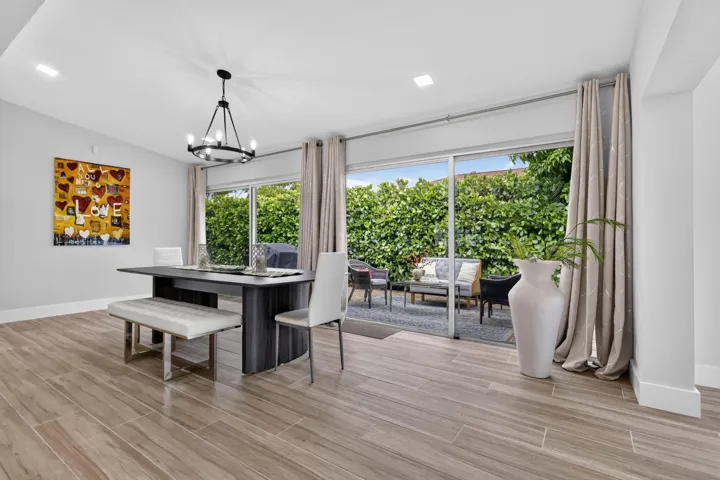 FORMAL ELEGANT DINING ROOM