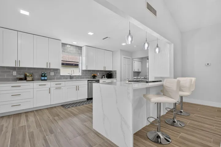BRIGHT OPEN KITCHEN