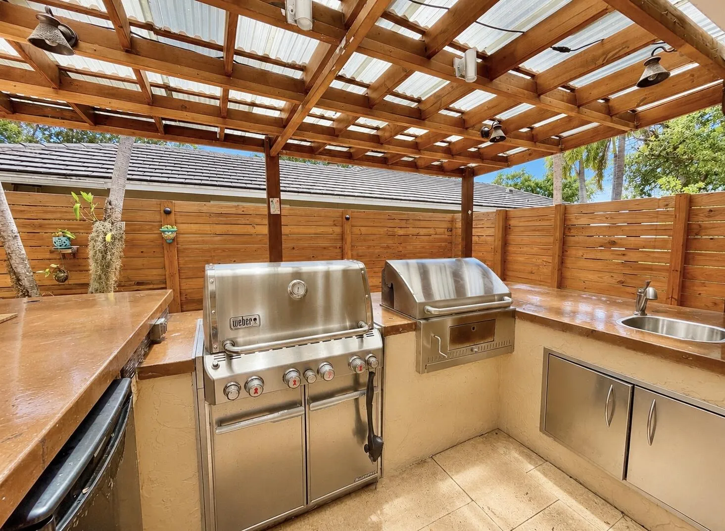 outdoor kitchen