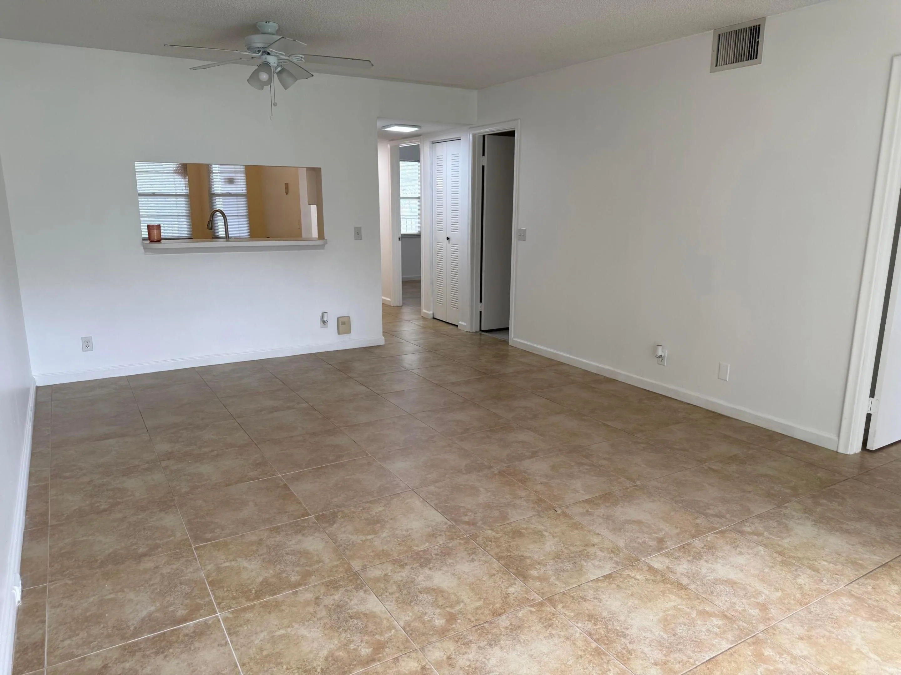 Living/dining room
