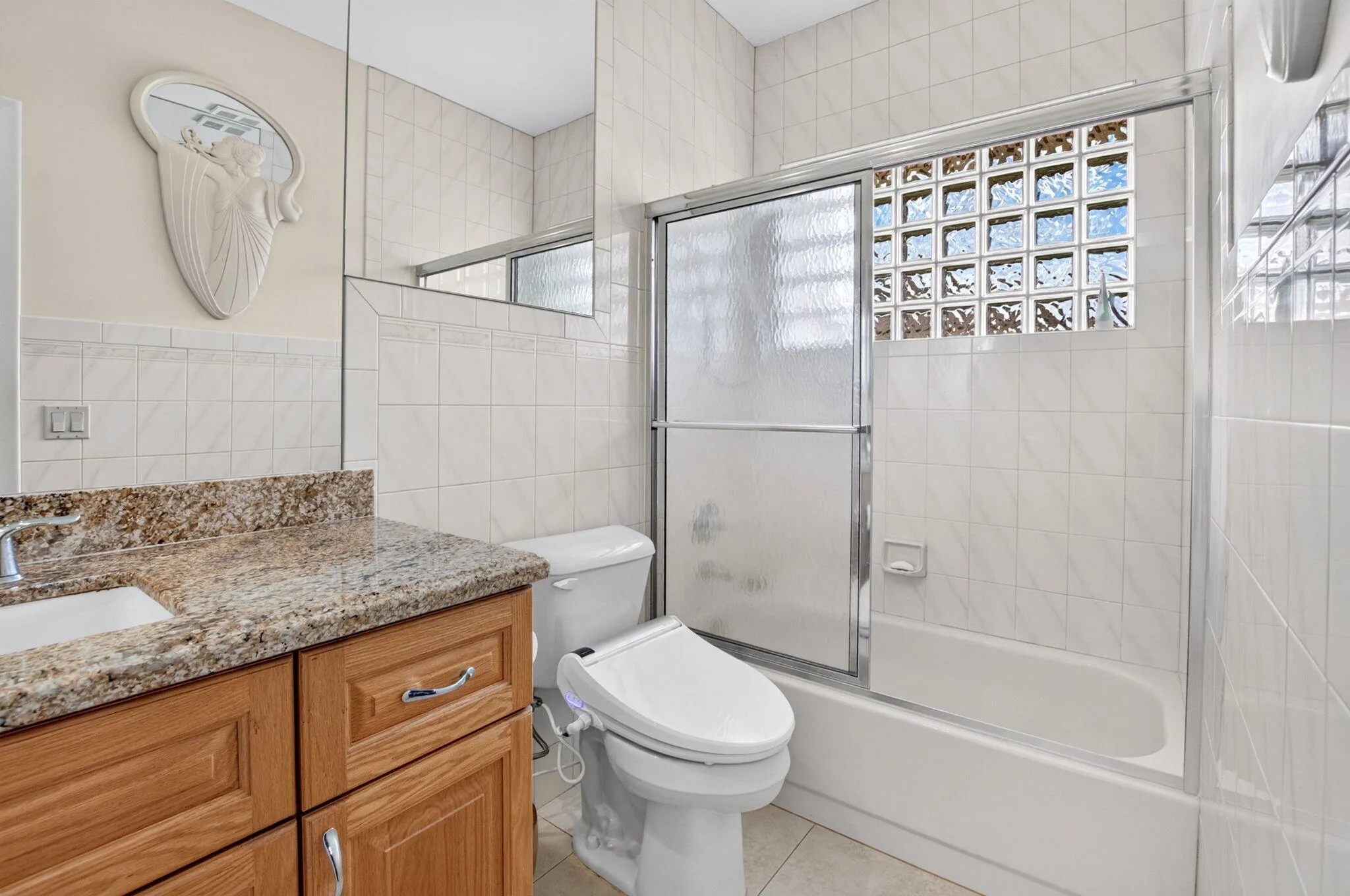 ensuite 2nd full bath