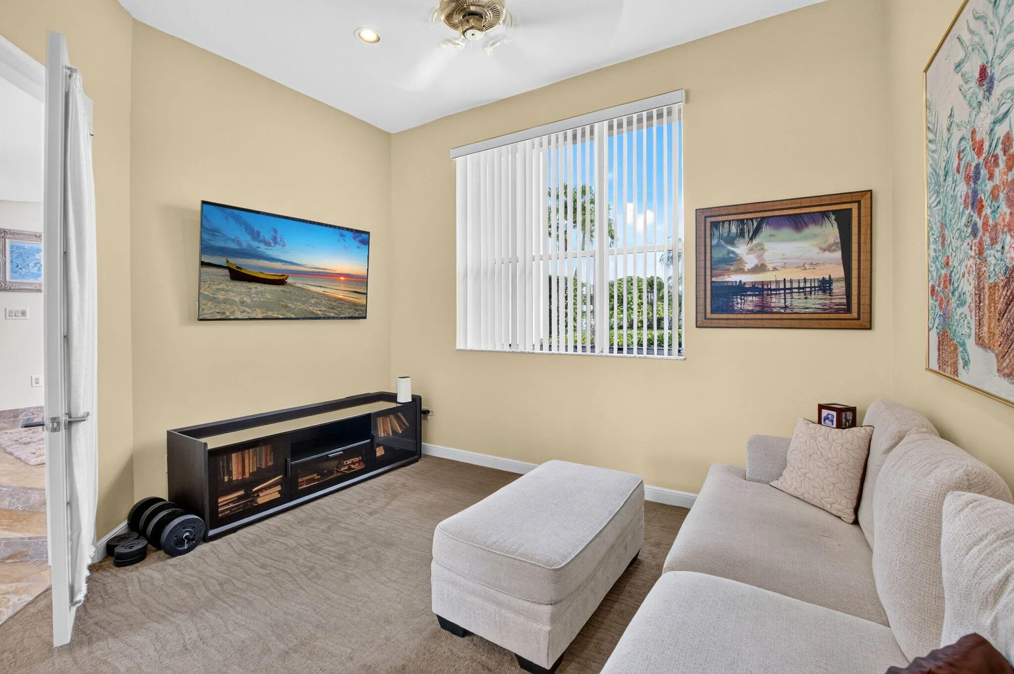 could be a 4th bedroom or convertible bedroom