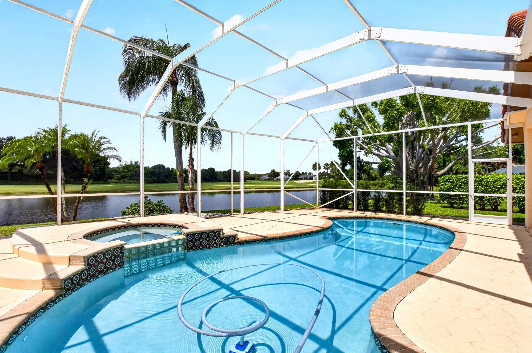alt view pool