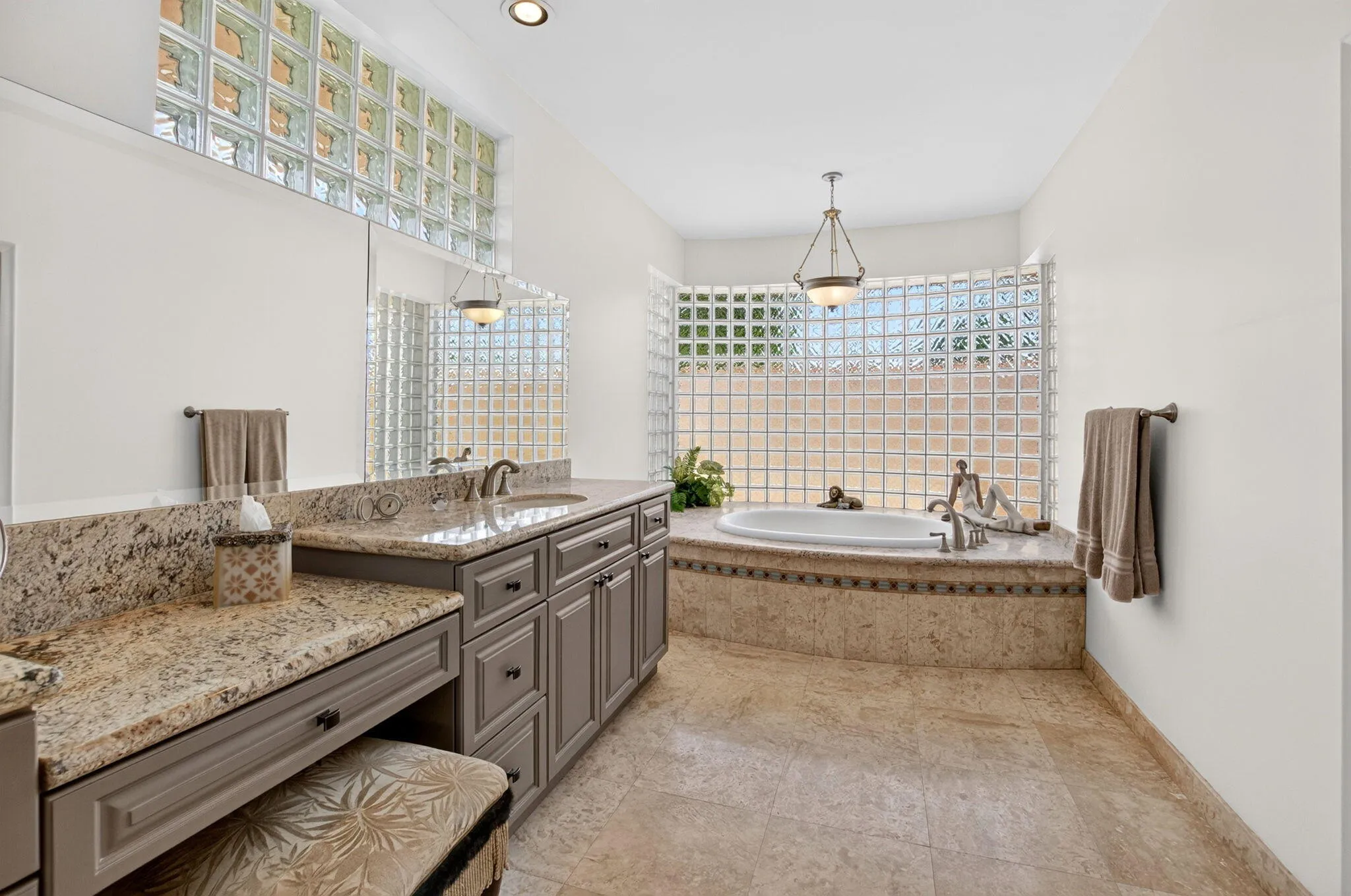 soaking tub primary bath