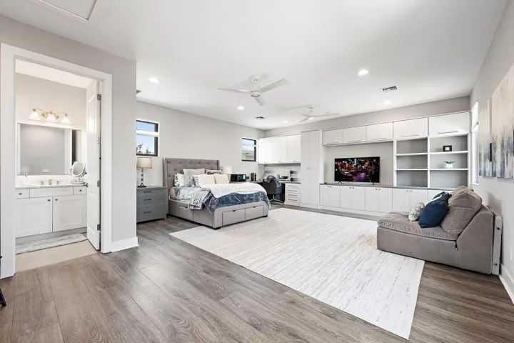 Spacious Casita with Built Ins