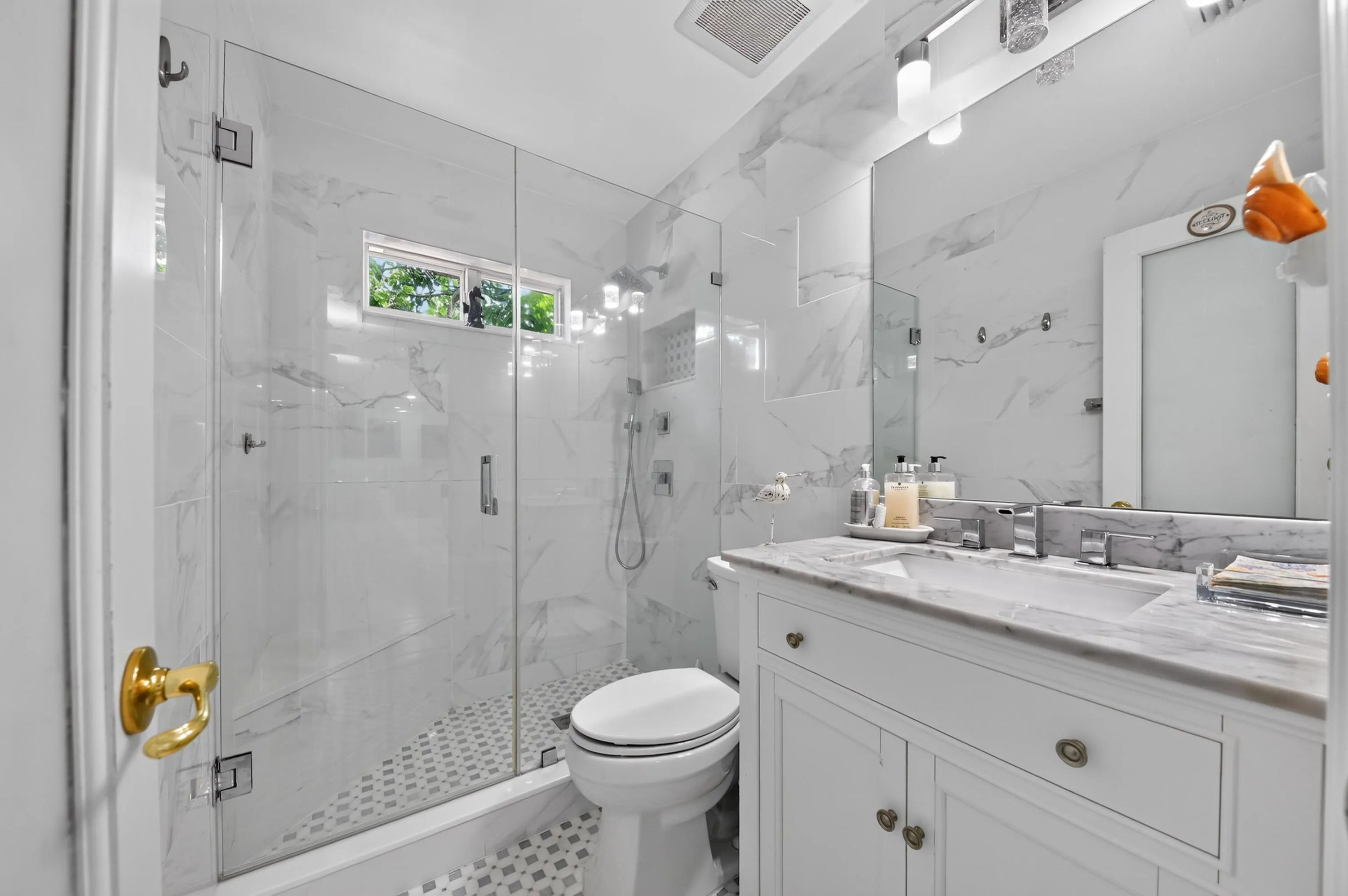28_5826_Churchill_Ct-Bathroom-82-1