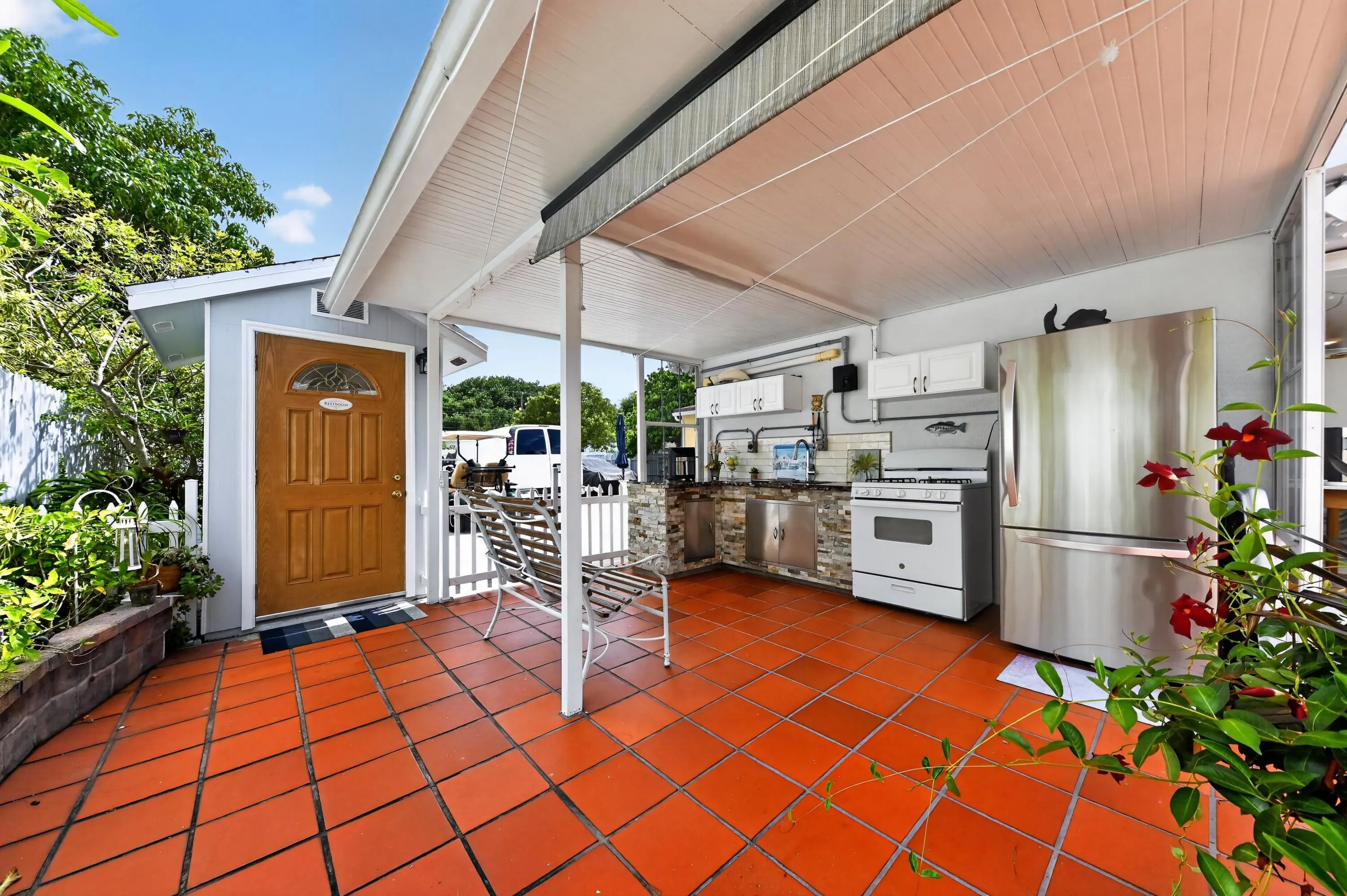 16_5826_Churchill_Ct-Kitchen-1809