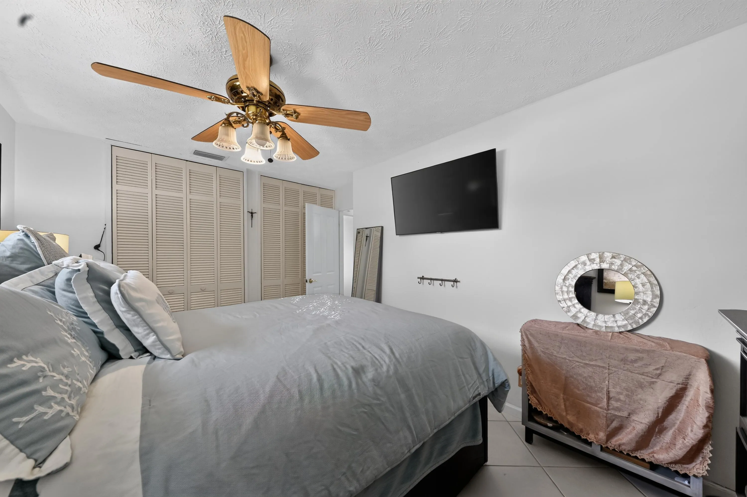 25_5826_Churchill_Ct-Bedroom-1758
