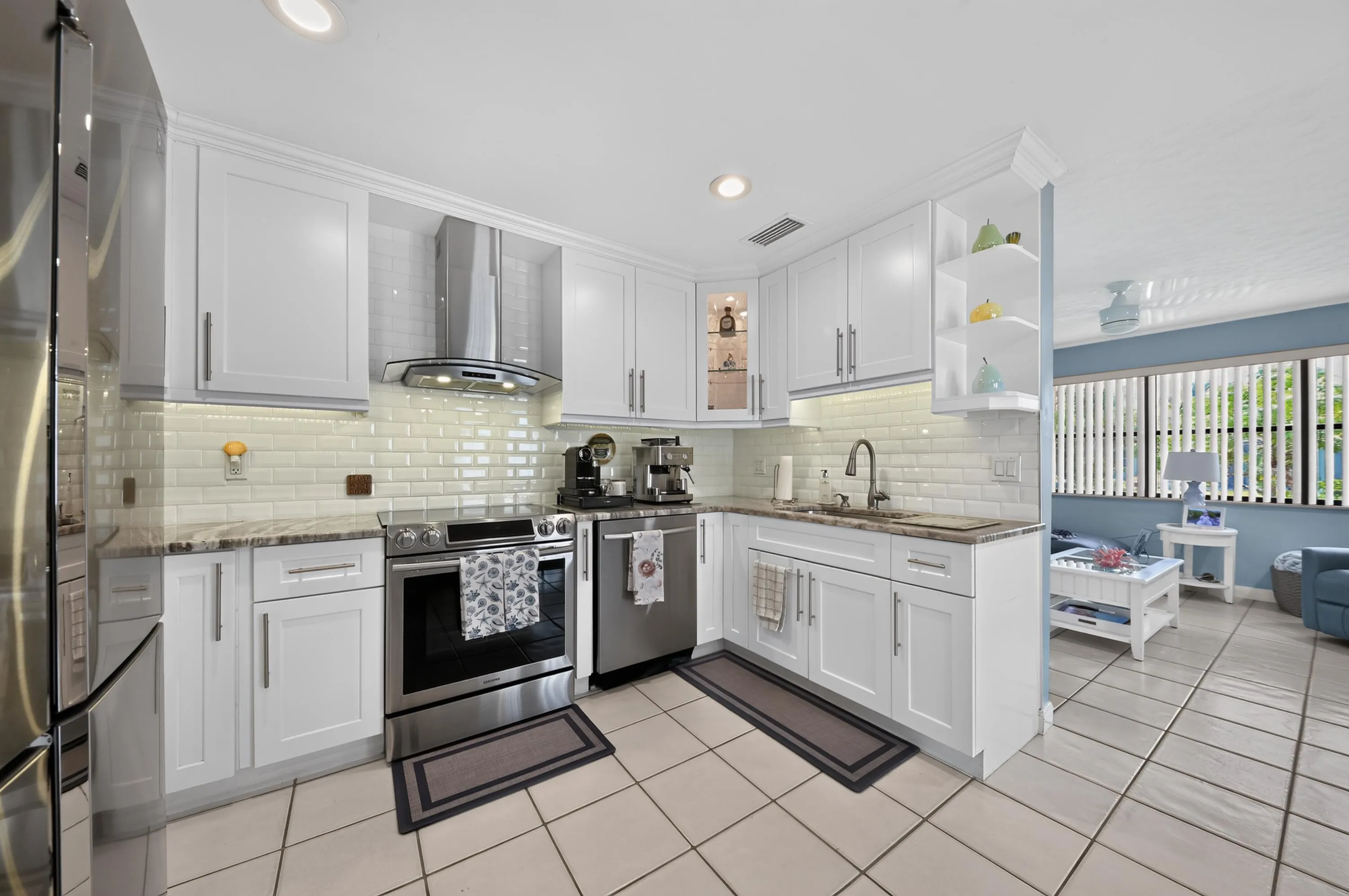 15_5826_Churchill_Ct-Kitchen-1728