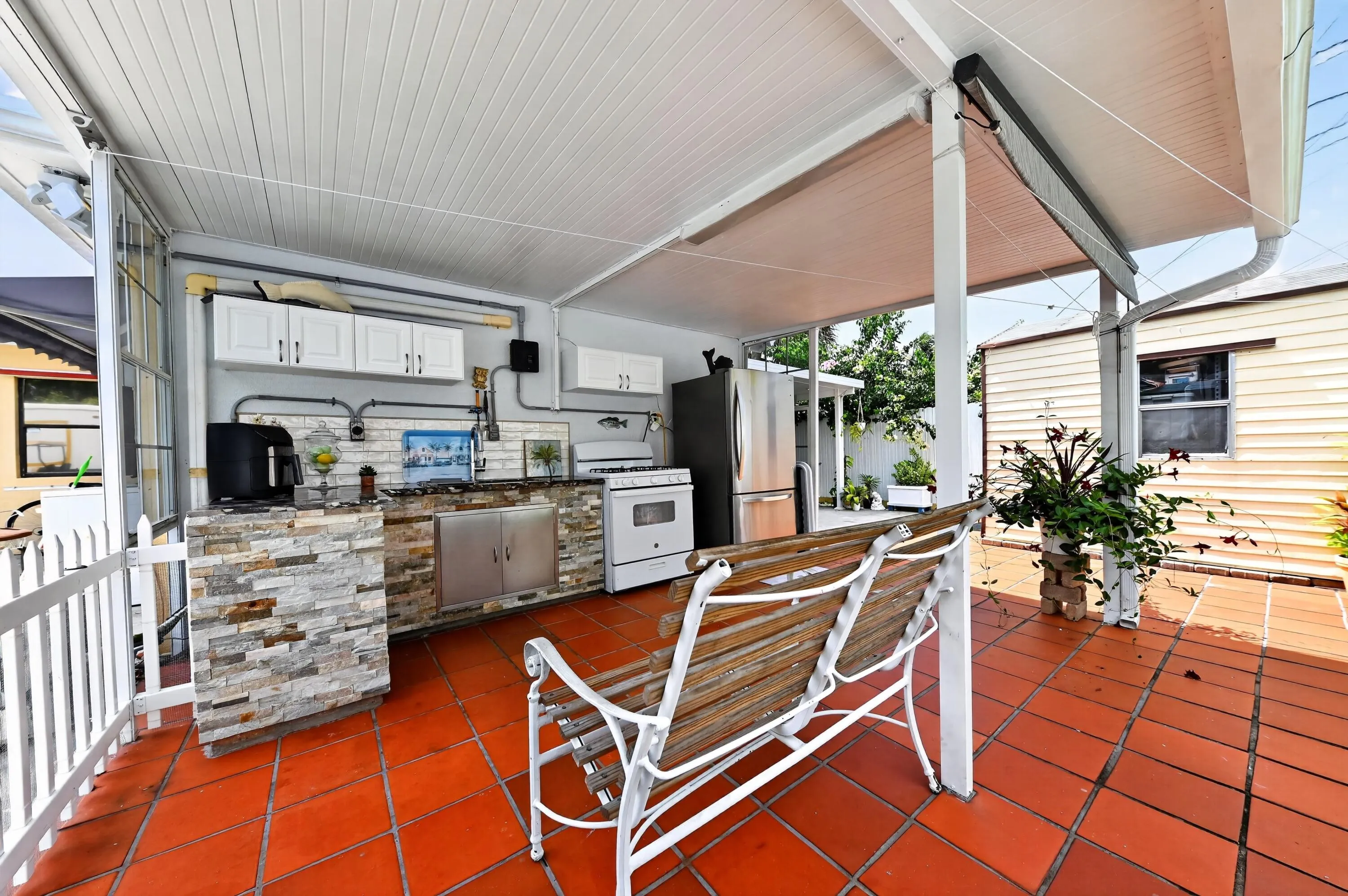 14_5826_Churchill_Ct-Kitchen-1812