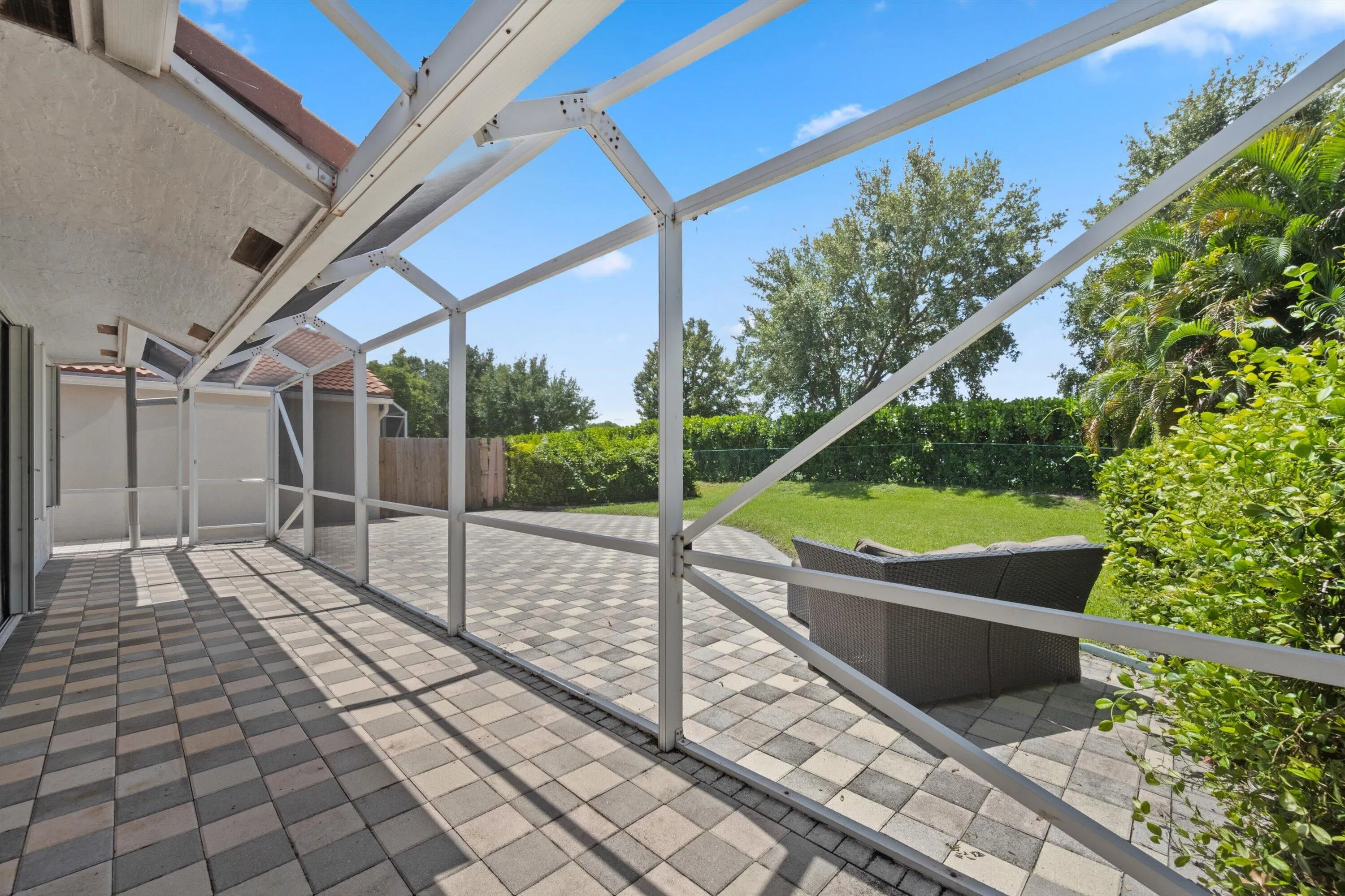 SCREENED-IN PATIO