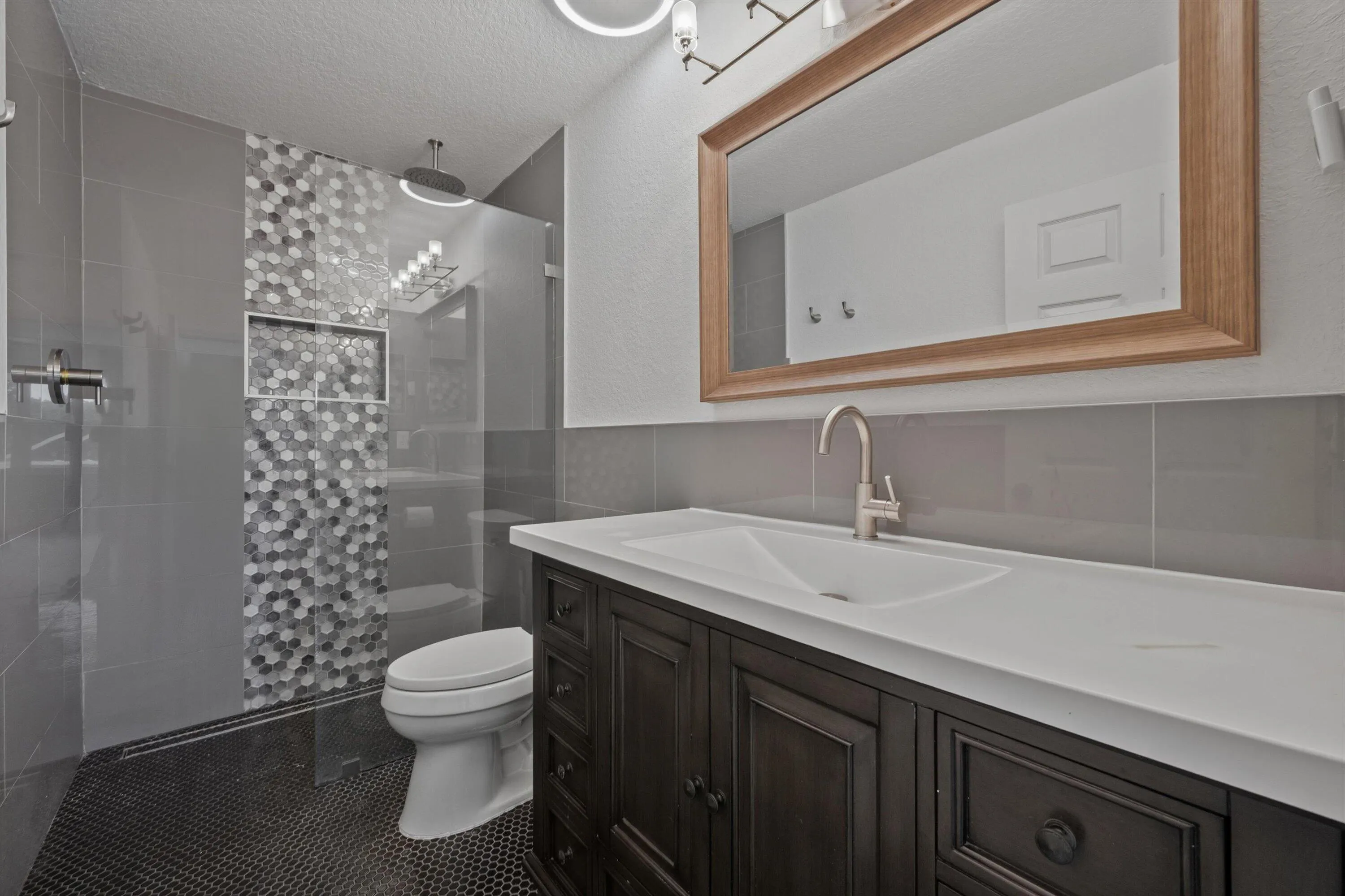WALK-IN SHOWER