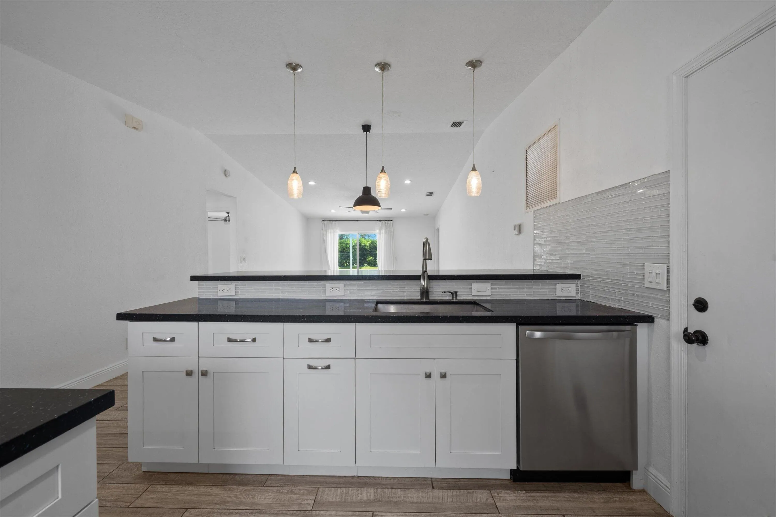 OPEN FLOORPLAN