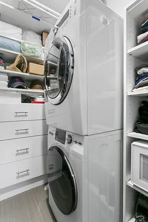 Full size W/D in Primary Closet