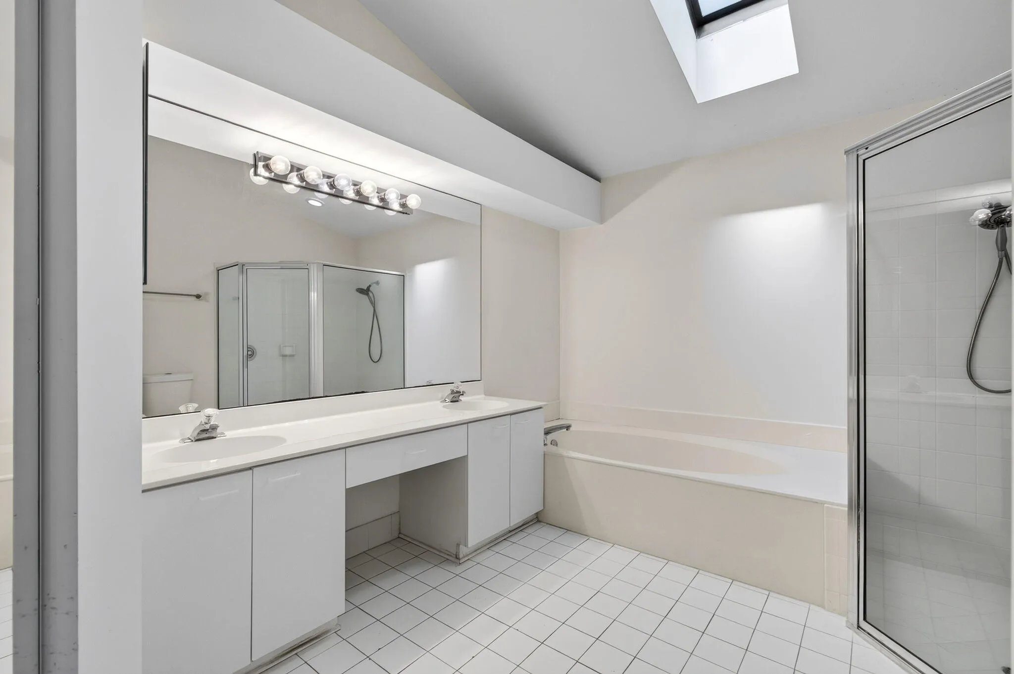 EN-SUITE BATH