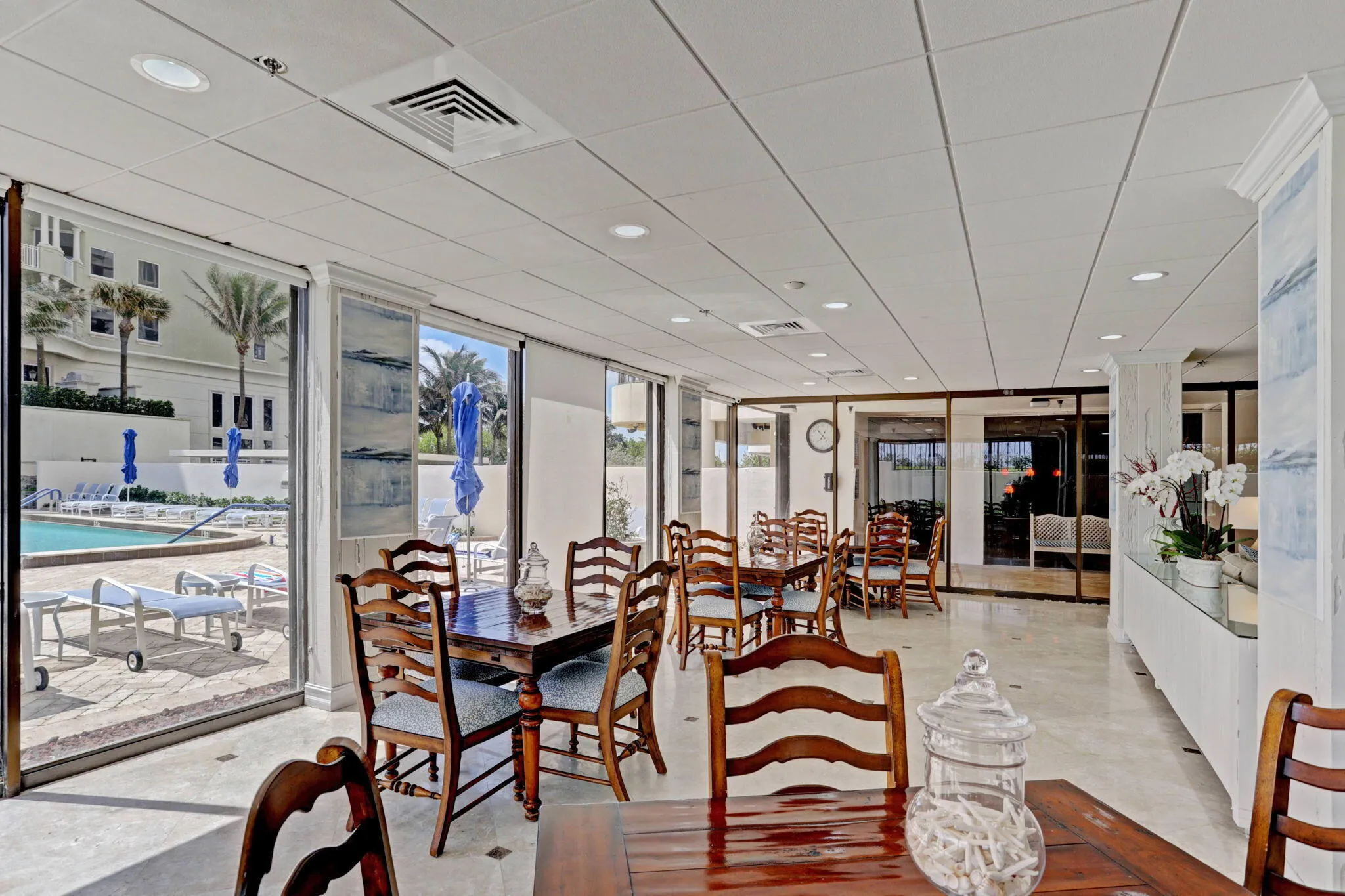 Ocean Lounge
